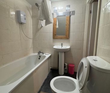 1 Bed Flat, Ilford, IG3 - Photo 1