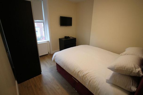 6 bedroom house to rent - Photo 1