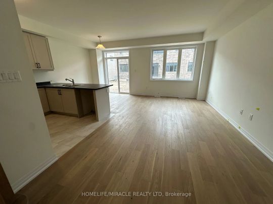 Condo Townhouse For Lease | X8472960 - Photo 1