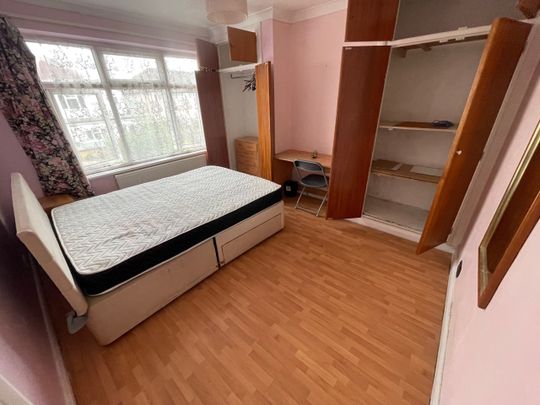 Room in a Shared House, Surrey, CR0 - Photo 1