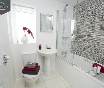 2 bedroom semi-detached house to rent - Photo 5