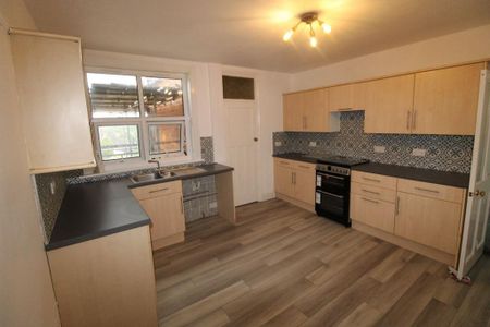 3 bedroom maisonette to rent - Photo 4