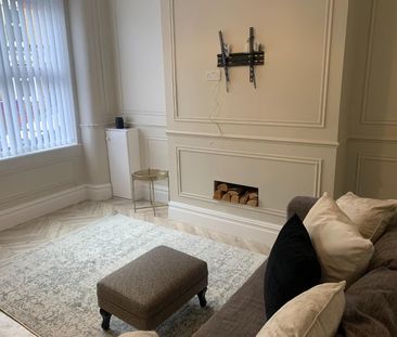 2 bedroom Terraced House to let - Photo 2