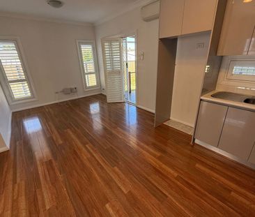 CONTEMPORARY GRANNY FLAT... - Photo 1