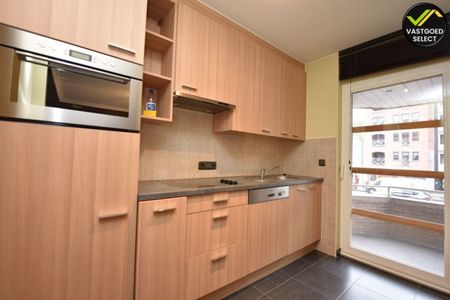 Te huur: Lichtrijk appartement te huur in Eeklo – Stationstraat 23 - Photo 2