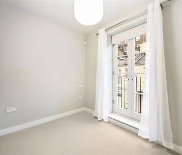 3 bedroom mews to rent - Photo 5