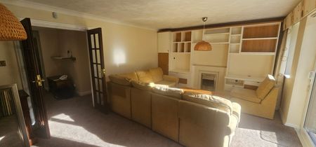 2 Bed - 2 Sandhill Lawns, Moortown, Leeds - LS17 6TT - Student/Professional - Photo 2