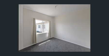 Freshly Updated 1-Bedroom Unit in Quiet Complex – Close to Park & Town - Photo 4