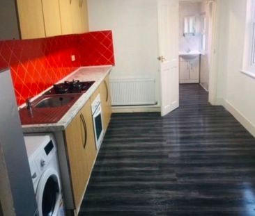 4 Bed Semi-Detached House, Bellenden Road, SE15 - Photo 4