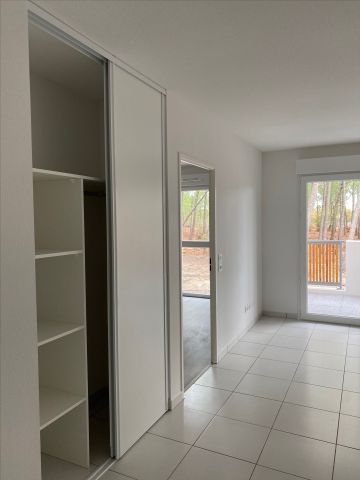 Location Appartement 2 pièces 45m² - Photo 2