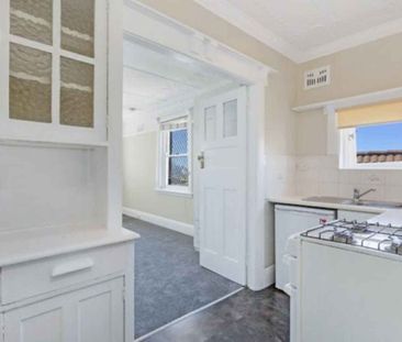 Top Floor Studio with CBD, Bridge and Opera House Views - Photo 2