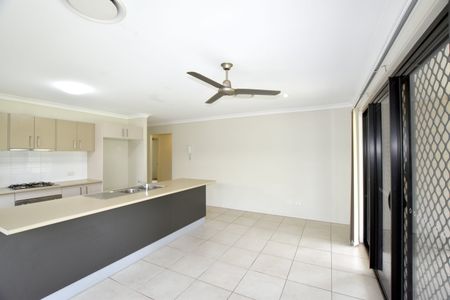 MODERN FAMILY HOME - MOVE IN READY! - Photo 5