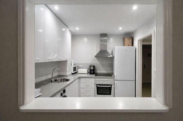 1 Bedroom Apartment For Rent in Nueva Andalucía, Málaga - Photo 1