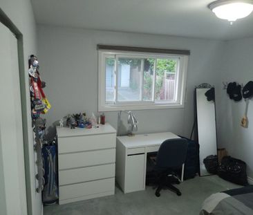 For Lease - 129 McCraney Street, Oakville, Ontario - Photo 4