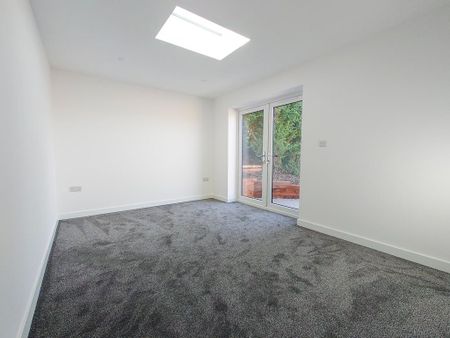 5 bedroom detached house to rent - Photo 4