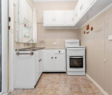 NEAT 3 BEDROOM HOME!! - Photo 2