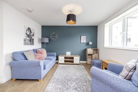 2 bedroom flat to rent - Photo 2