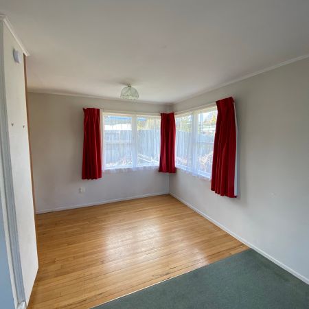 ALASTAIR AVENUE - Photo 3