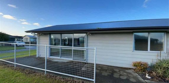 Modern On Murdoch - Photo 2