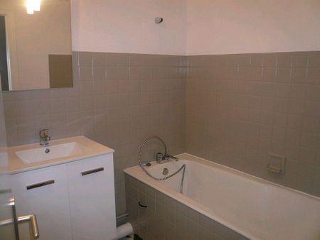 Location Appartement 1 pièce 36m² JARNAC 16200 - Photo 3