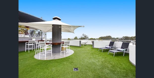 Fully Furnished One Bedroom in the heart of Mooloolaba - Photo 1