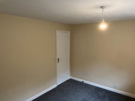 2 Bed Terraced House, Huggett Close, LE4 - Photo 4