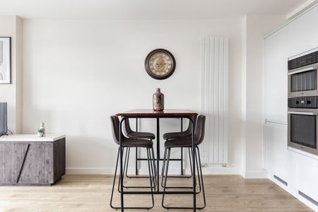 2 Bed Flat, Centric Close, NW1 - Photo 3