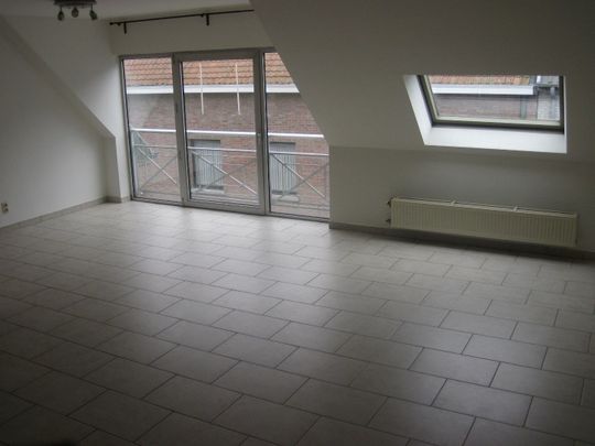 Bijzonder ruim appartement in hartje Kruishoutem. - Photo 1