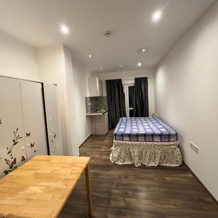 Studio Flat, Bradgate Road, SE6 - Photo 1