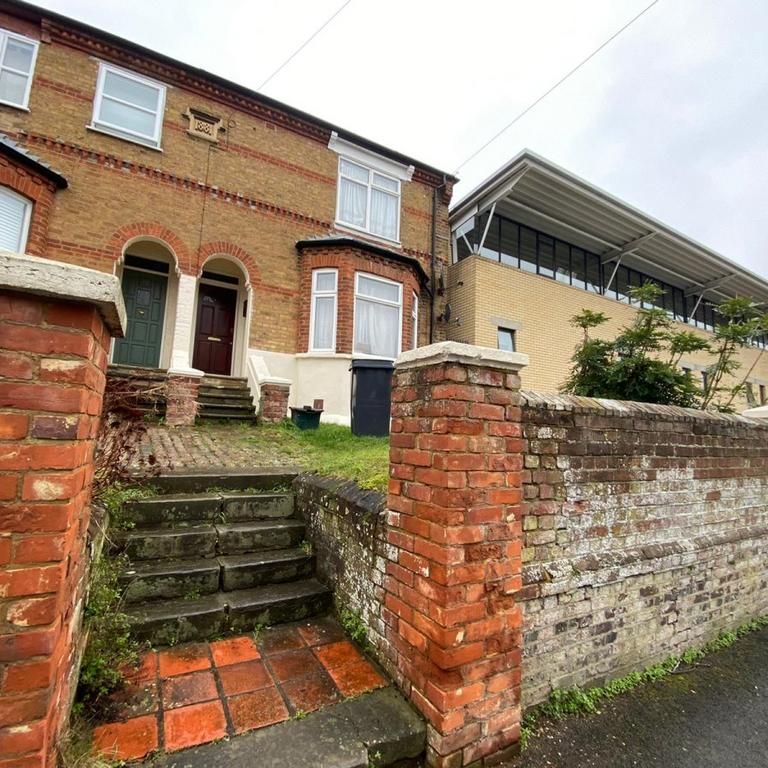 1 bedroom in a house share to rent - Photo 1