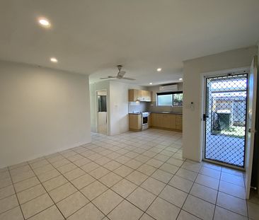 1/182 Pease Street, Manoora QLD 4870 - Photo 2