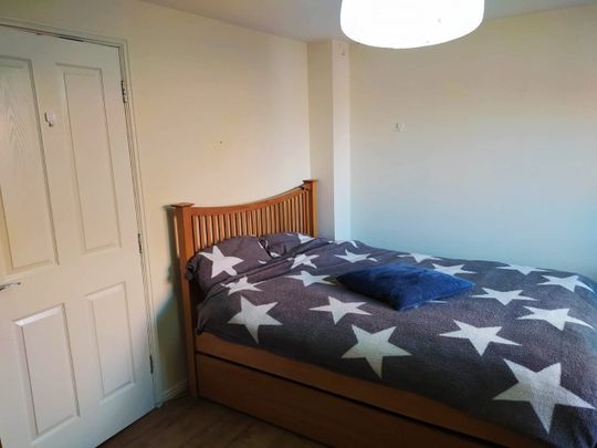 Room in a Shared House, Beds Semi-Detached Schuster Road, M14 - Photo 1