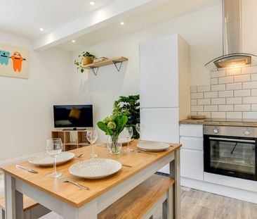 1 Bed Flat, North Laine, BN1 - Photo 2