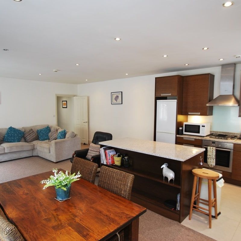 Sutcliffe House - Photo 1