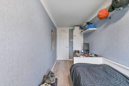 3 bedroom flat to rent - Photo 4