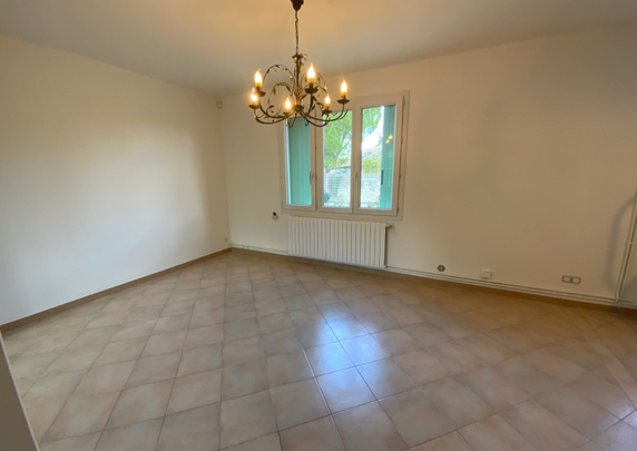 BOISSERON // Villa T5 en R+1 de 107,01m² avec jardin clôturé et garage, - Photo 1