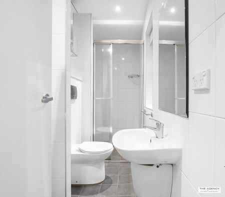 Modern And Private Executive Style One Bedroom Oasis In The Heart Of Dulwich Hill Village - Photo 5