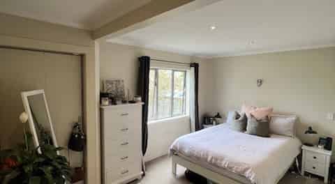 Modern house in popular Newtown - near Hospital - Photo 1