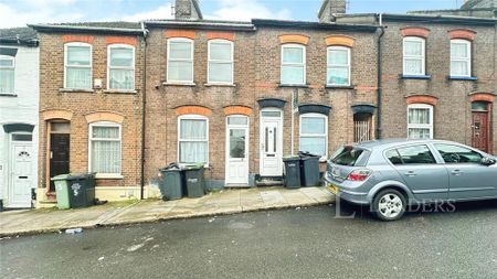 3 bedroom terraced house to rent - Photo 5