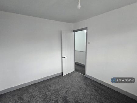 3 bedroom detached house to rent - Photo 5