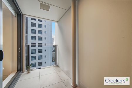 Pet friendly two bedroom unit at ALTRO - 1 WEEK FREE - Photo 2