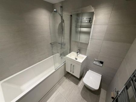 2 bedroom flat to rent - Photo 2