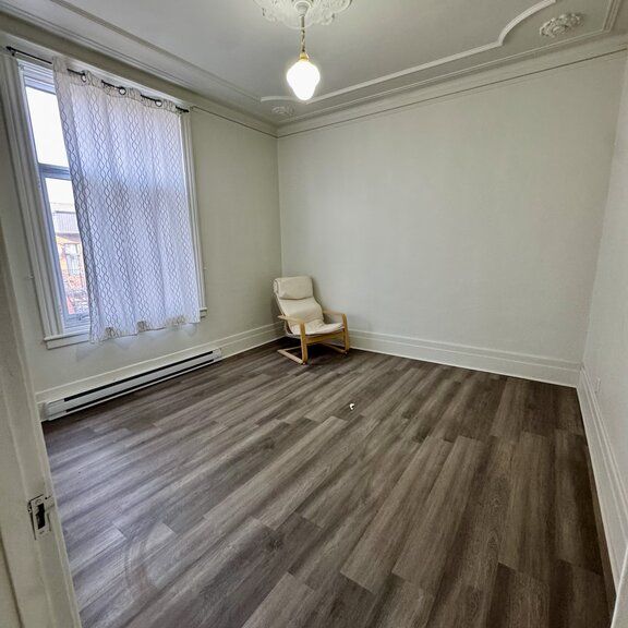 Ville-Marie - Géant 5 1/2 + Bureau - Photo 1