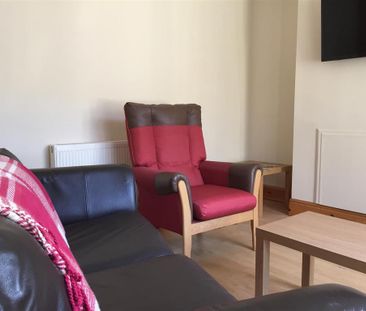 3 bedroom private hall to rent - Photo 1