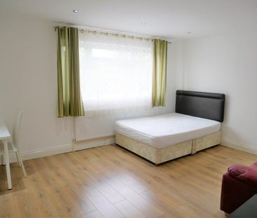 1 bedroom in a house share to rent - Photo 1