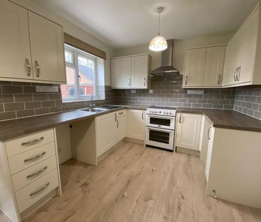 3 bedroom semi-detached house to rent - Photo 5