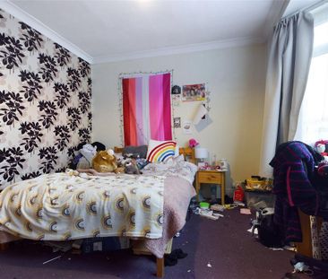 4 bedroom semi-detached house to rent - Photo 5