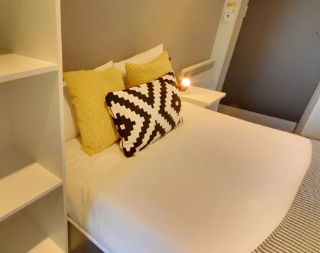 Large Highest Double Ensuite - Photo 2