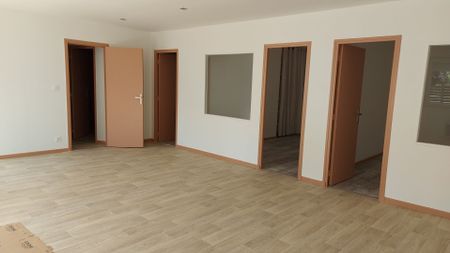 Maison de plain pied rénovée !! - Centre de Montceau Les Mines T4 pièce(s) 94.72 m2 - Photo 5