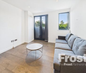 The Broadway, Farnham Common, Slough,SL2 - Photo 5